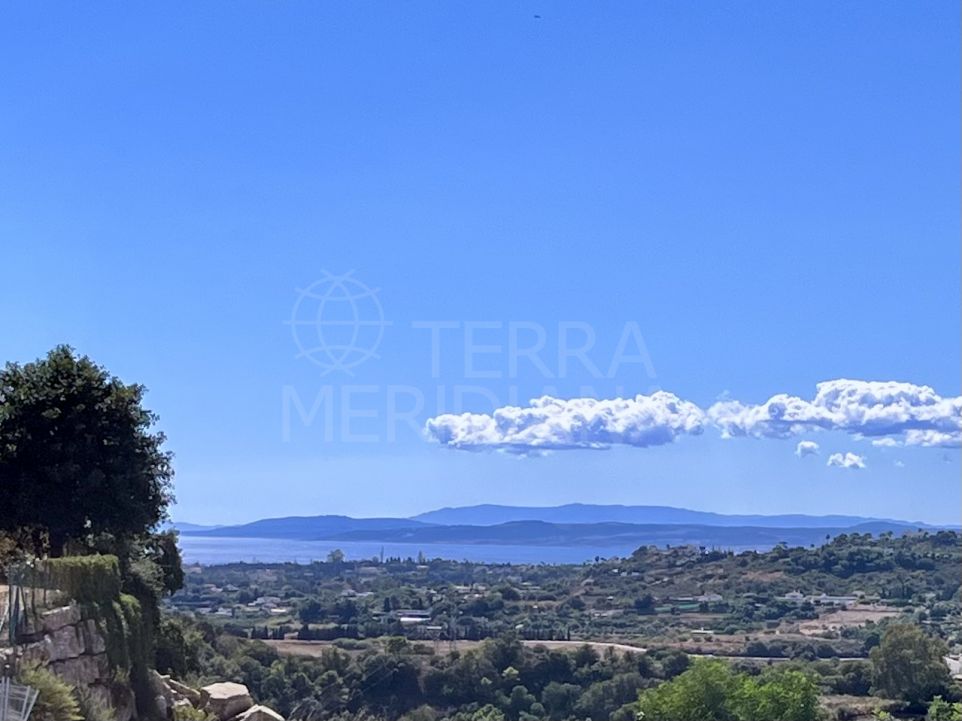 Prime plot boasting postcard-perfect sea views for sale in in La Panera, Estepona