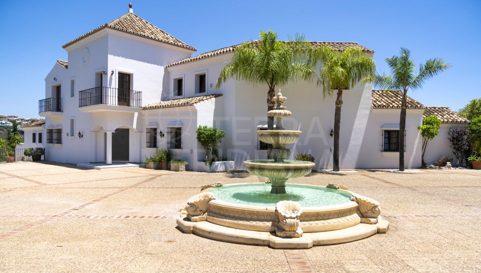 Villa Vitelli à vendre à Cancelada : Quand le charme d'Estepona rencontre l'élégance andalouse