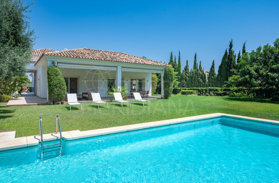 Luxury Single-Storey Villa for Sale in Altos de Puente Romano, Marbella