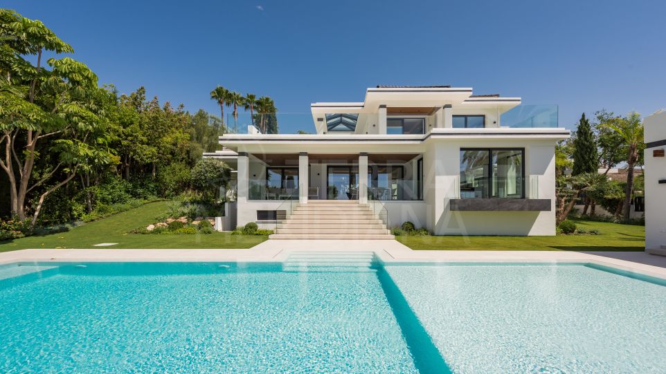 Exceptional Luxury Villa in the Heart of Golfing Paradise for sale in Los Flamingos, Benahavis
