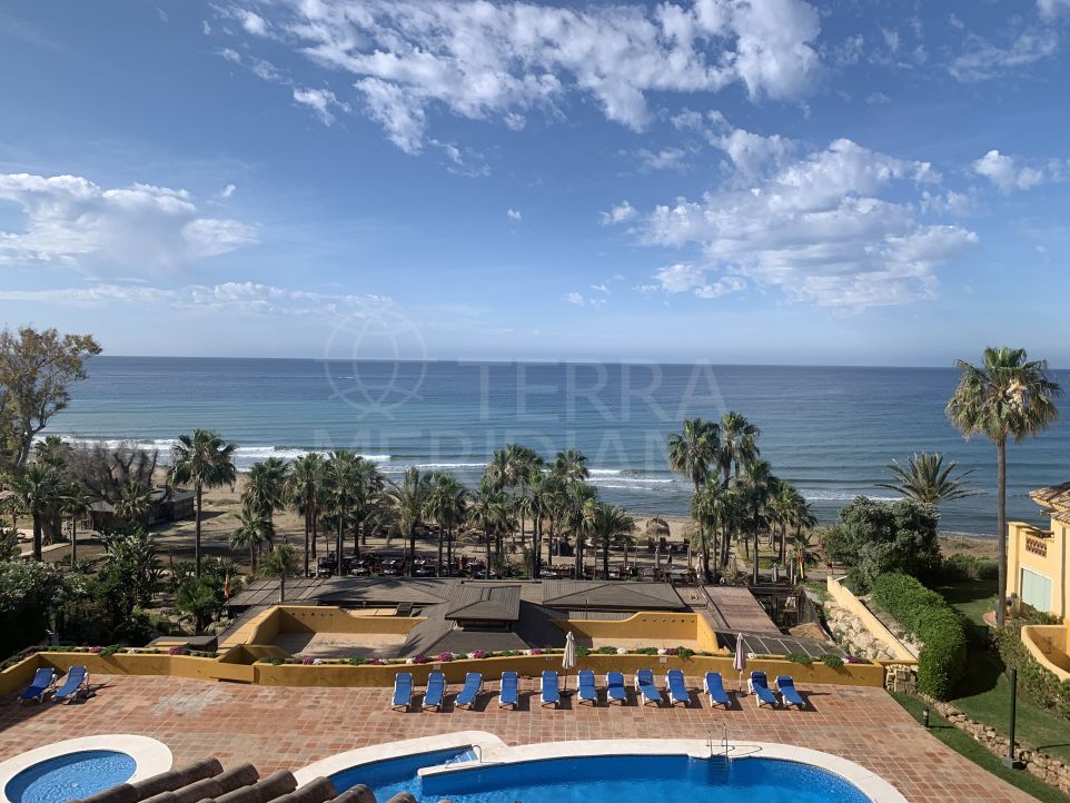 Vie côtière de luxe : Duplex Penthouse à vendre à Rio Real Playa, Marbella East