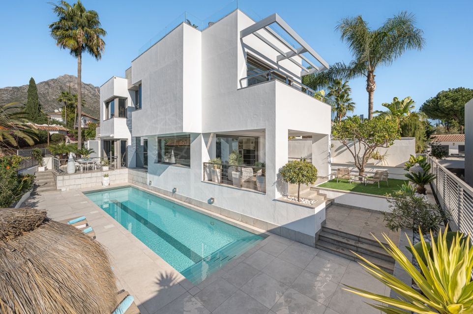 Luxury Four-Bed Villa Near Beach and Golf Valley for Sale in Marbella Montaña, Marbella Golden Mile