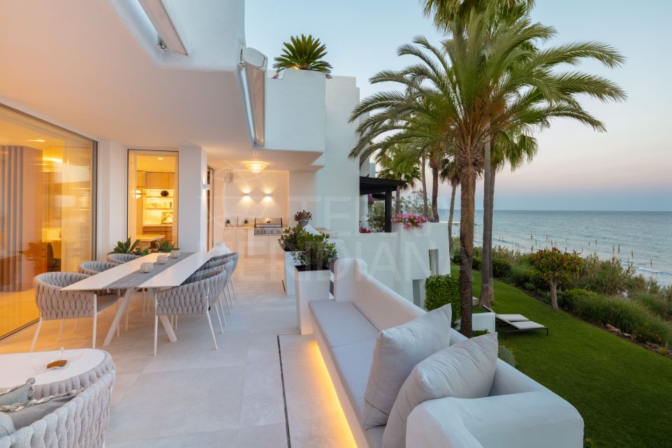 A Jewel on the Coast: Grand Beachfront Penthouse for Sale in Puente Romano, Marbella Golden Mile