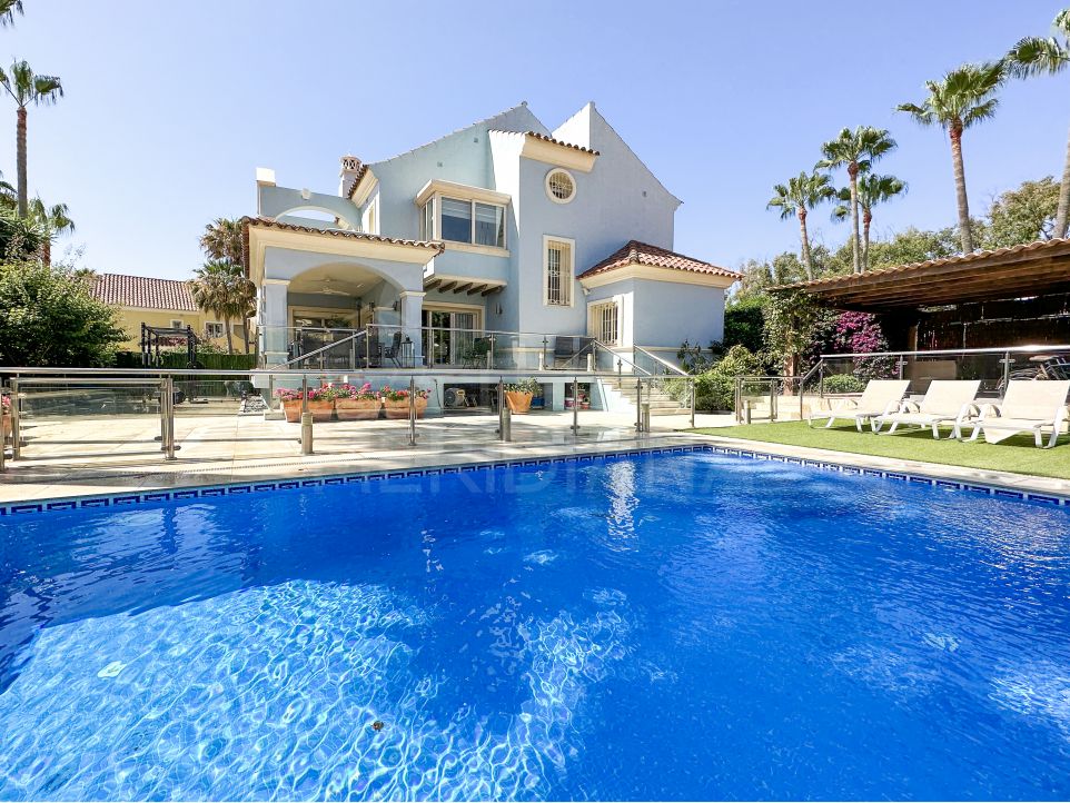 Villa semi-détachée avec piscine privée à vendre à Lorea Playa, Puerto Banus