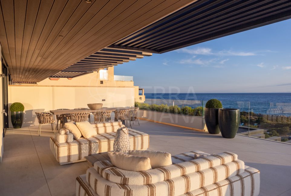 Elite Beachfront Apartment with Fantastic Sea Views for Sale in Ikkil Bay, Estepona Puerto