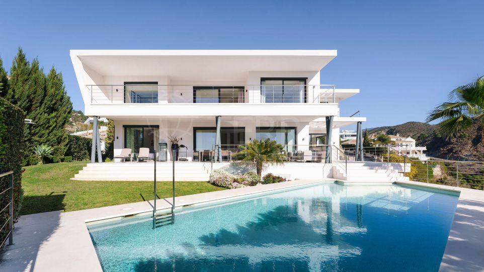 Élégante villa de designer avec vue imprenable à vendre à Lomas de La Quinta, Benahavis