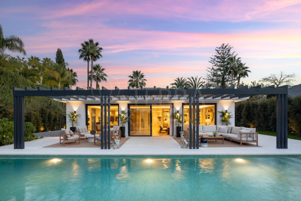 Villa de designer avec jardins luxuriants à vendre à Las Brisas, Nueva Andalucia, Marbella
