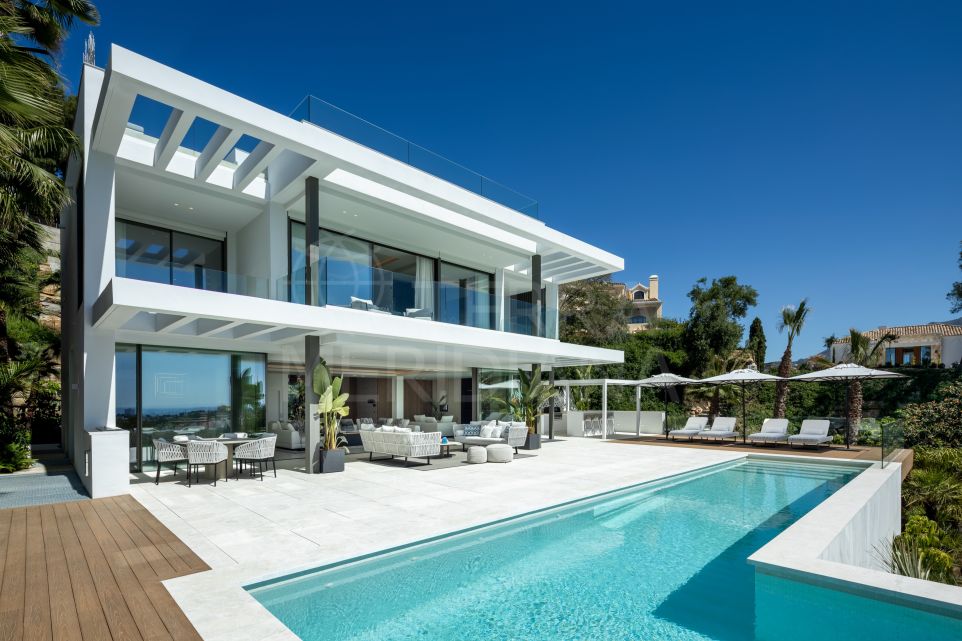 Luxury Villa with Infinity Pool and Picture-Perfect Sea Views for Sale in La Quinta, Benahavis
