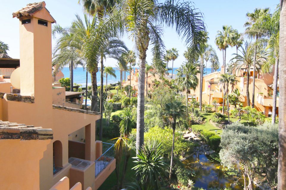Large townhouse with sea views for sale in Alcazaba Beach Houses, Estepona