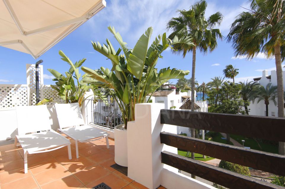 Penthouse for sale in Alcazaba Beach, a frontline beach complex located by Estepona centre