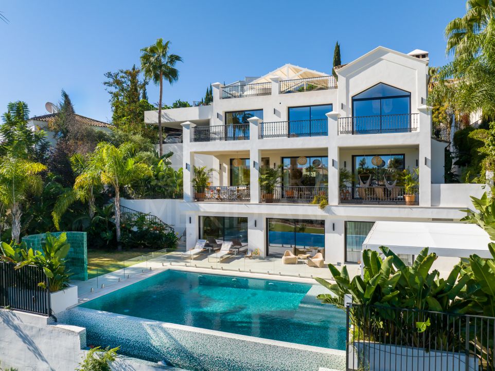 Stunning Modern Villa with Exceptional Features for Sale in El Herrojo, Benahavis