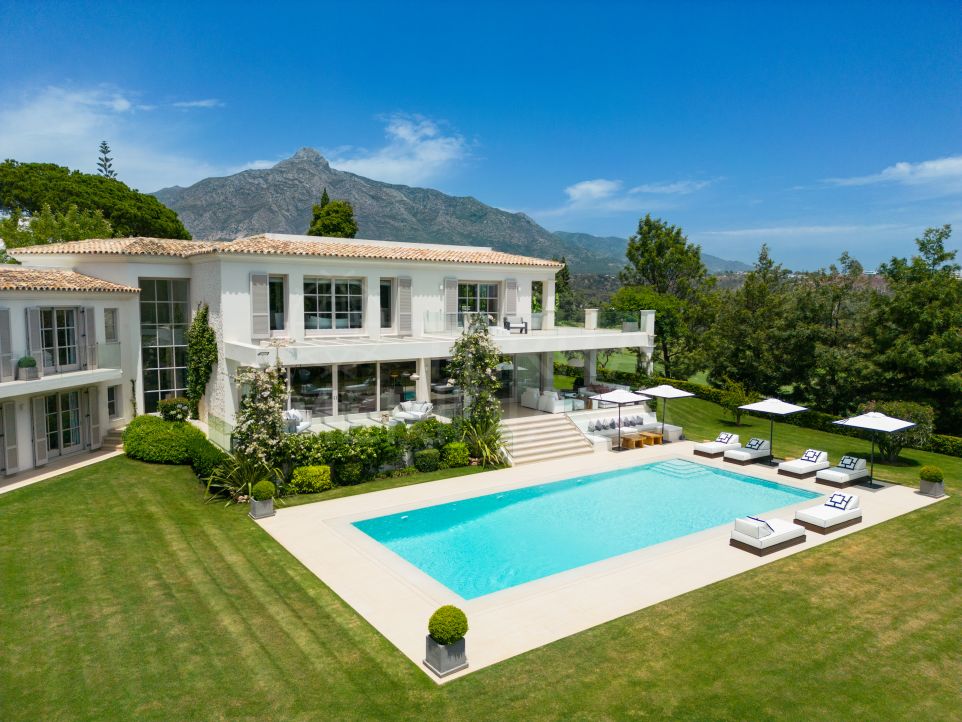 Stunning Villa with Luxe Amenities and Guest House for Sale in Aloha, Nueva Andalucia, Marbella