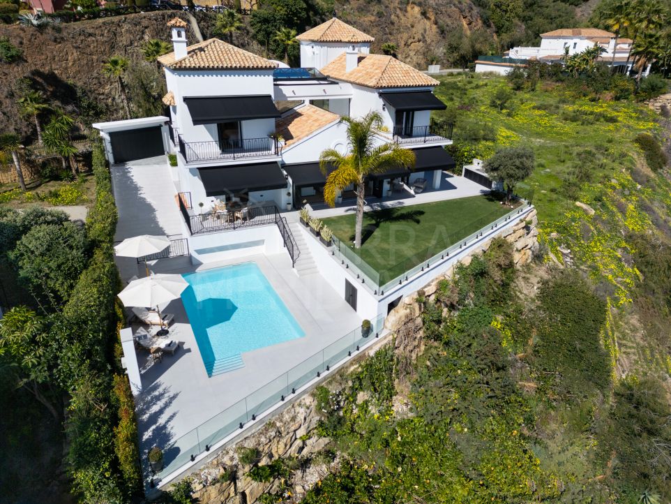 Villa Zibà : Luxe moderne avec des vues inégalées à vendre à Monte Halcones, La Quinta, Benahavis