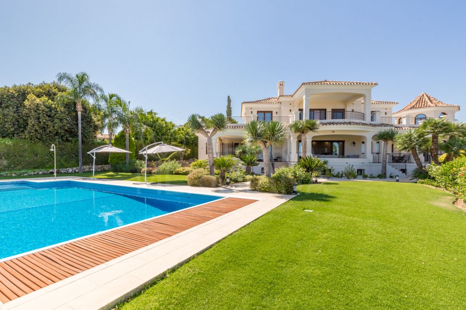 Grand Villa with Exceptional Amenities and Sea Views for Sale in Paraiso Alto, Benahavis