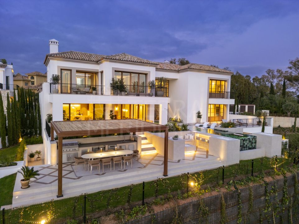 Spanish Corner, Villa 17: Luxueux Oasis de style Hacienda à vendre dans The Hills, Benahavis