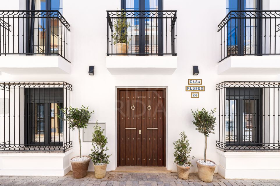 Maison de ville de 3 chambres à vendre, prête à emménager, dans le centre historique d'Estepona.