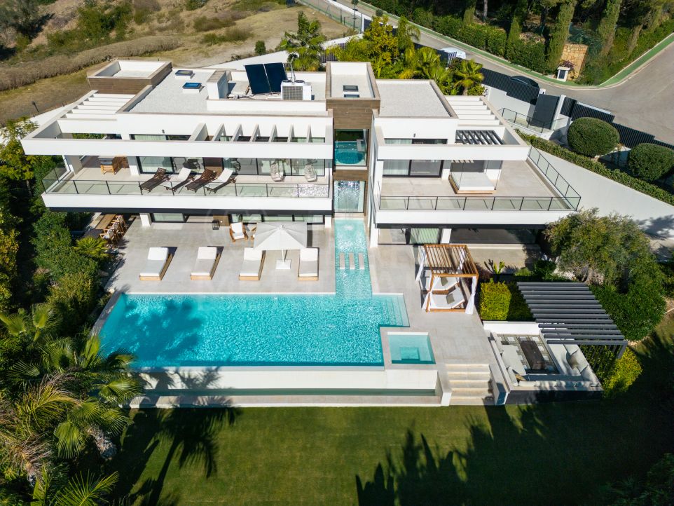 Villa avec un design moderne et des équipements de luxe à vendre à La Cerquilla, Nueva Andalucia, Marbella