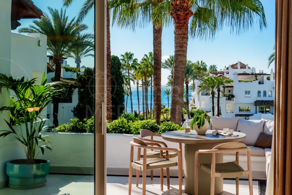 Ático Dúplex con Vistas al Mar en Alcazaba Beach, Estepona