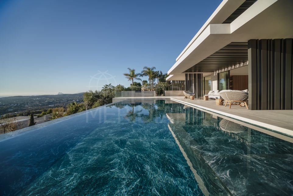 Villa Panoramah : Luxe Moderne et Vues Panoramiques à La Reserva de Sotogrande.