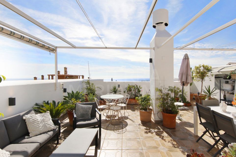 Modern style refurbished 3 bedroom penthouse with sea views for sale in Estepona centre