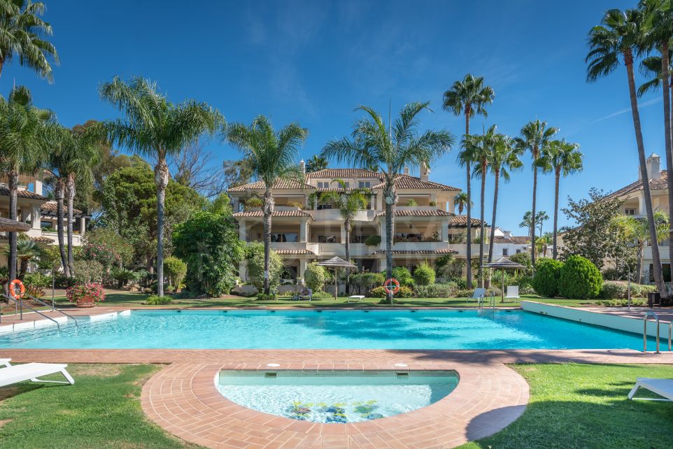 Duplex Penthouse with Top Amenities for Sale in Las Alamandas, Nueva Andalucía, Marbella