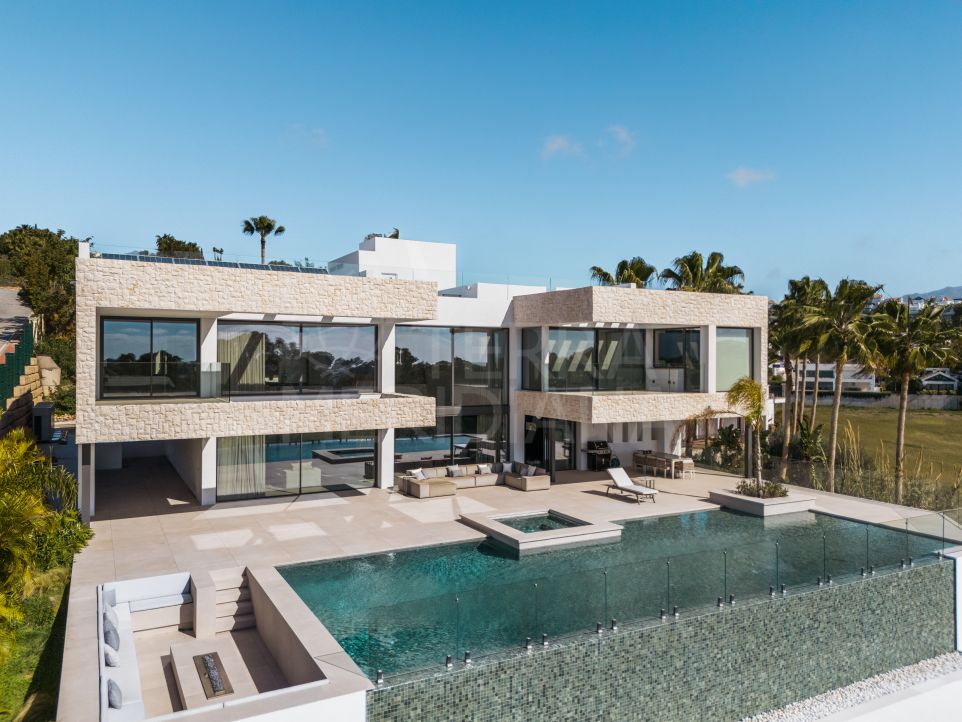 Experience contemporary luxury in this stunning four-bedroom villa in La Alqueria, Benahavís