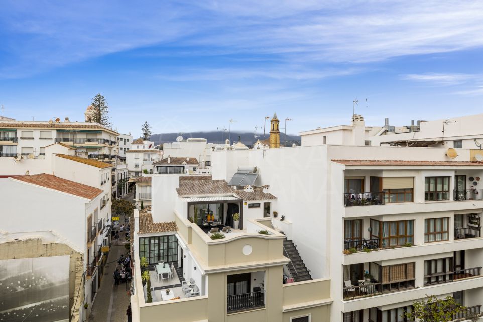 Beautifully refurbished 2 bedroom apartment for sale in the heart of Estepona's Old Town