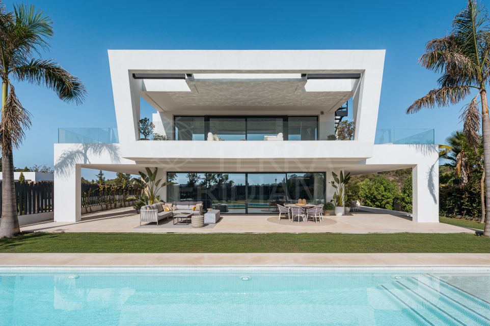 Villa architecturale époustouflante avec vue sur la mer à vendre à Lomas del Virrey, Marbella Golden Mile