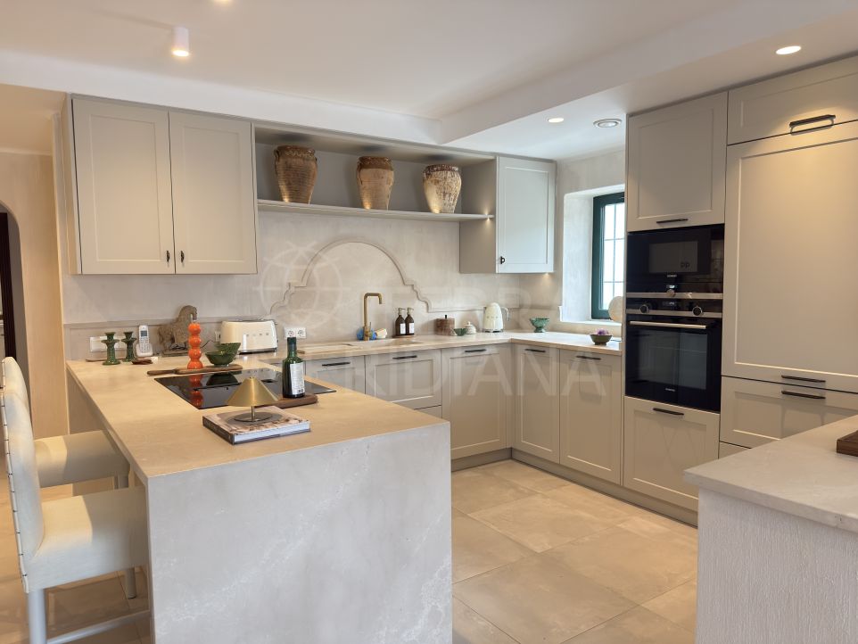 Villa Fabiola - Encantadora villa en venta con vistas panorámicas al mar en El Madroñal, Benahavis