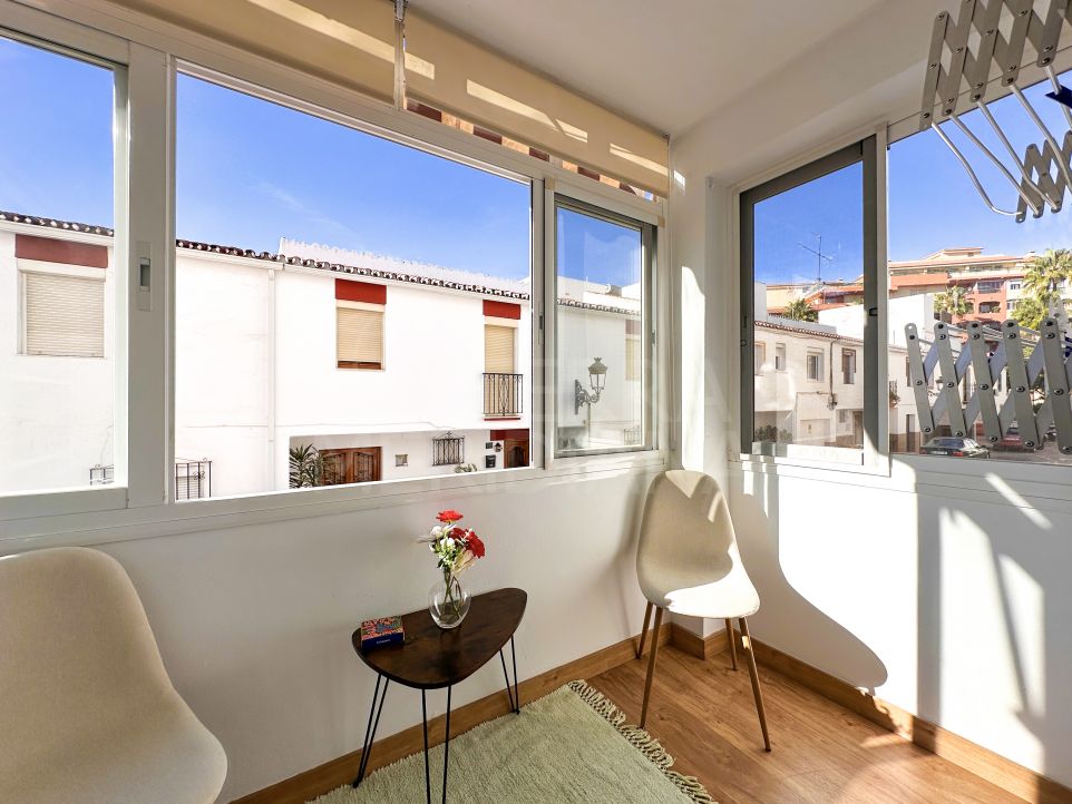 Appartement rénové de 3 chambres à vendre dans le centre-ville d'Estepona