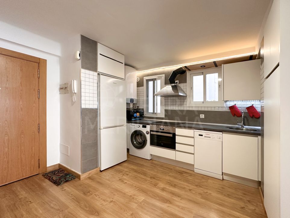 Appartement rénové de 3 chambres à vendre dans le centre-ville d'Estepona