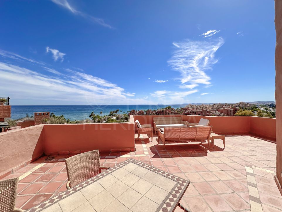 Stunning 3 bedroom front-line beach penthouse for sale in Estepona's New Golden Mile