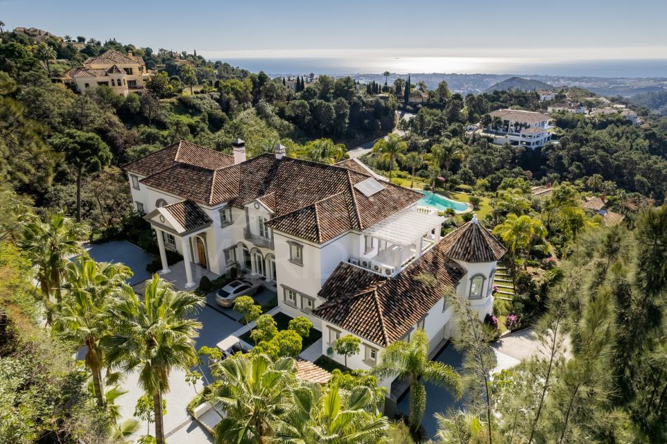Elegant Sea View Villa with Top Amenities for Sale in La Zagaleta, Benahavs
