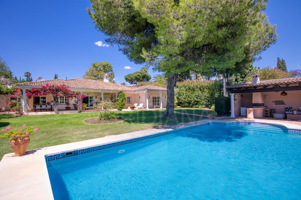 Spacious Andalusian-Style Family Villa with Expansive Gardens for Sale in El Paraiso, Estepona