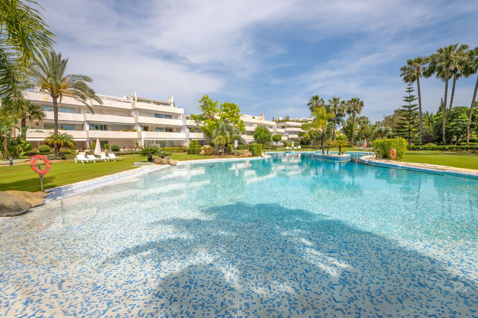 Appartement spacieux avec potentiel moderne à vendre à Los Granados Golf, Nueva Andalucia, Marbella