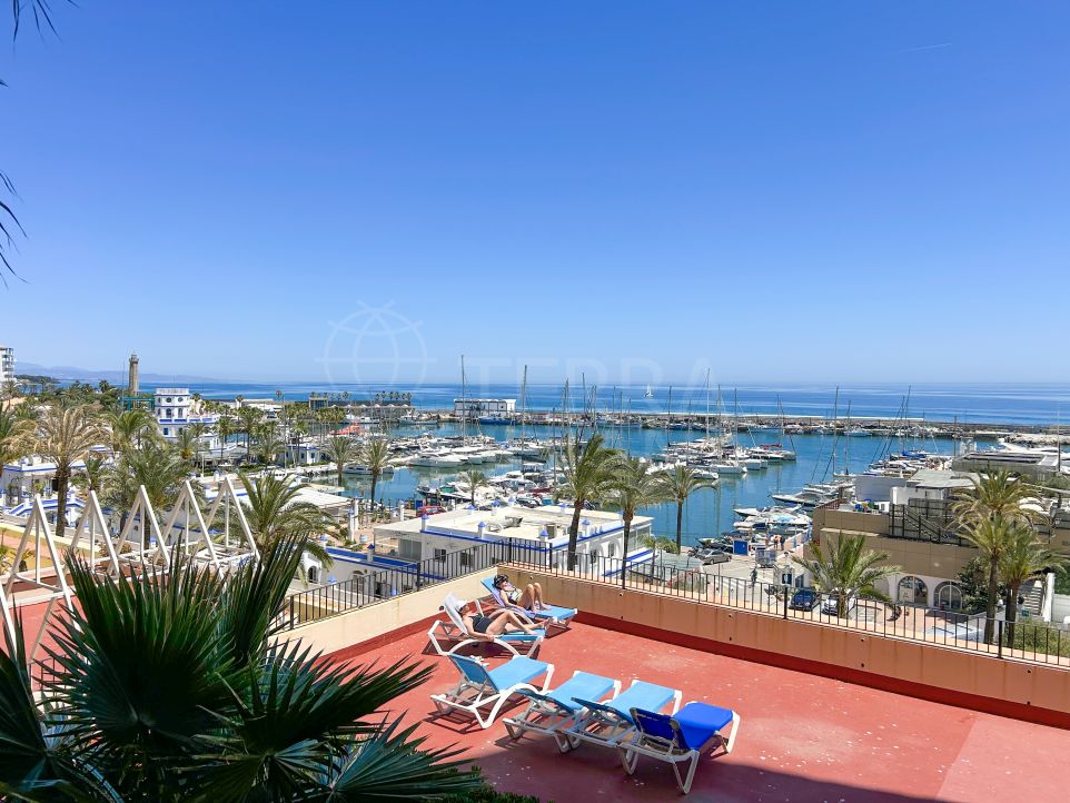 Appartement en première ligne de marina de 2 chambres avec vue sur la mer à vendre dans le port d’Estepona
