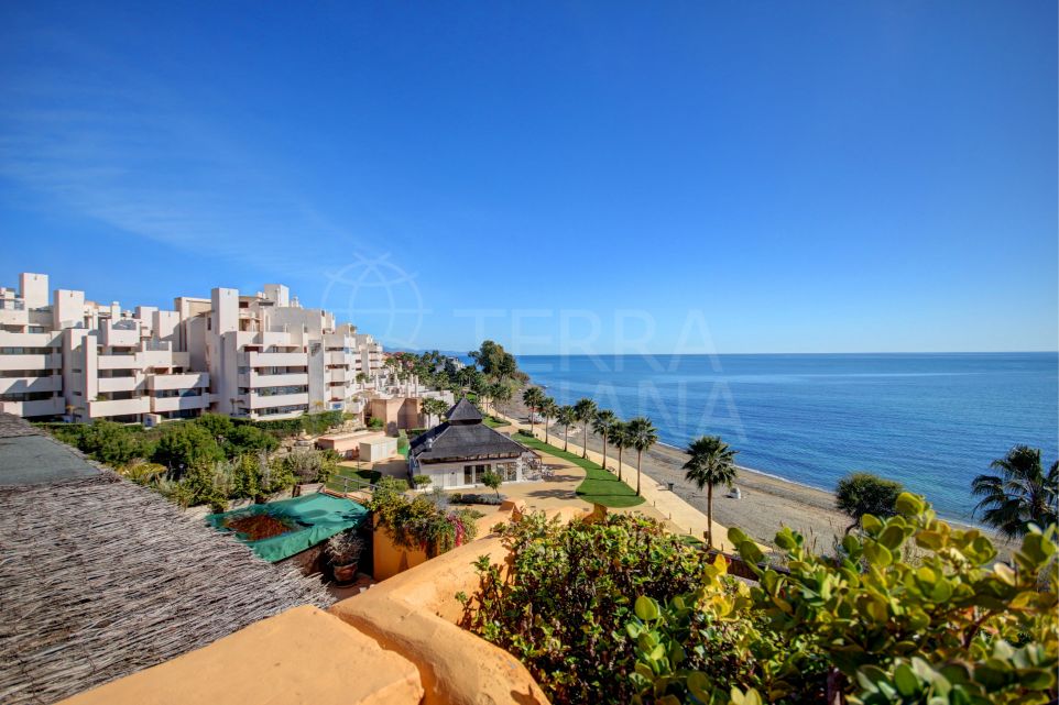 4 bedroom front line beach penthouse for sale in Estepona, Los Granados del Mar