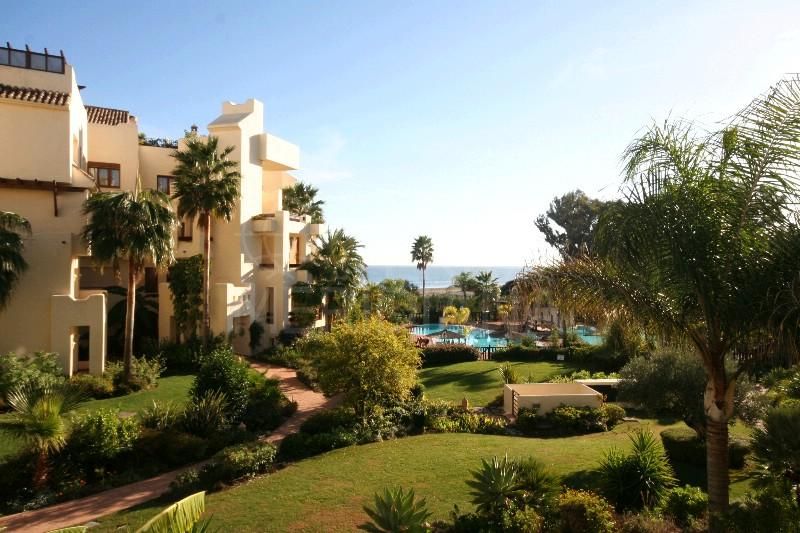 Beachfront Apartment with Sea Views in Bahía del Velerín, Estepona