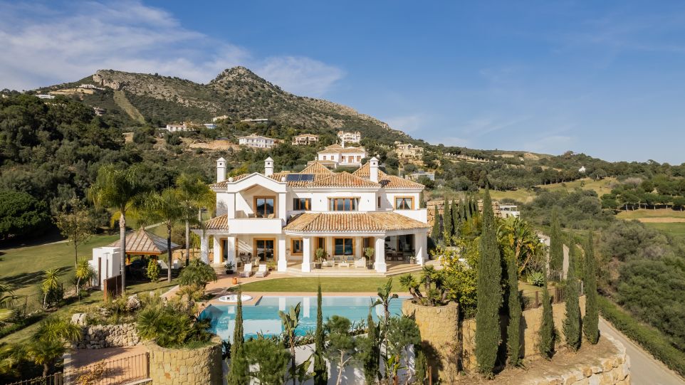 Stunning luxury villa with sweeping views for sale in Marbella Club Golf Resort, Benahavis
