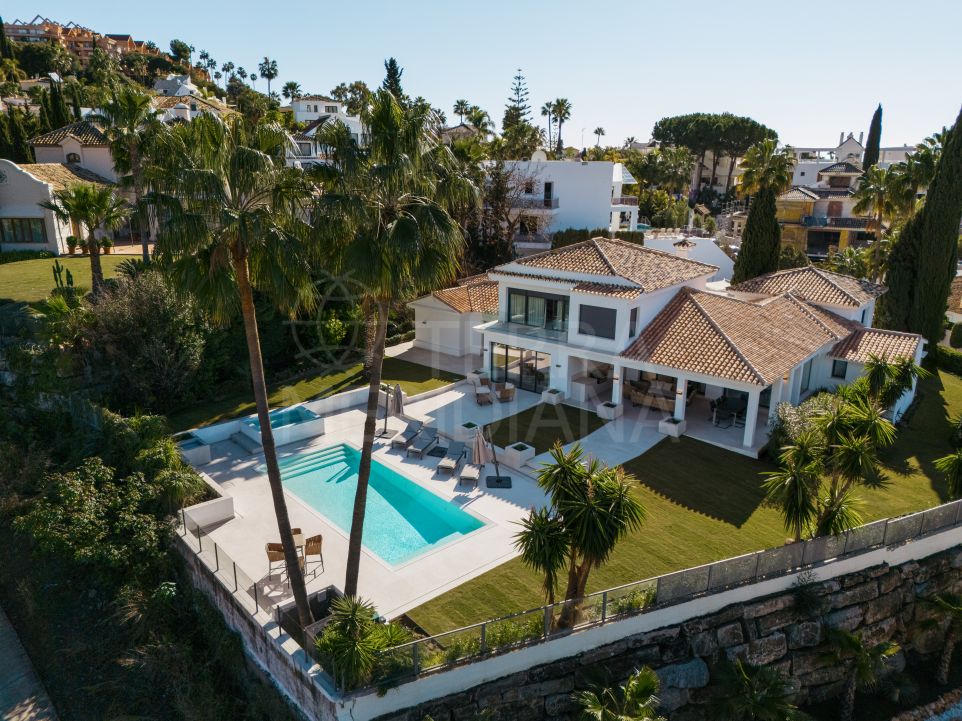 Luxury on the Frontline of Los Naranjos Golf Course - 5 bedroom villa for sale