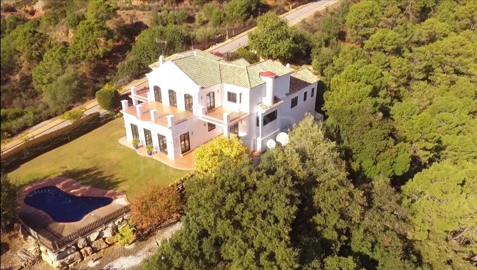 Luxury 4 bedroom villa with sea views for sale in Marbella Club Golf Resort, Benahavis