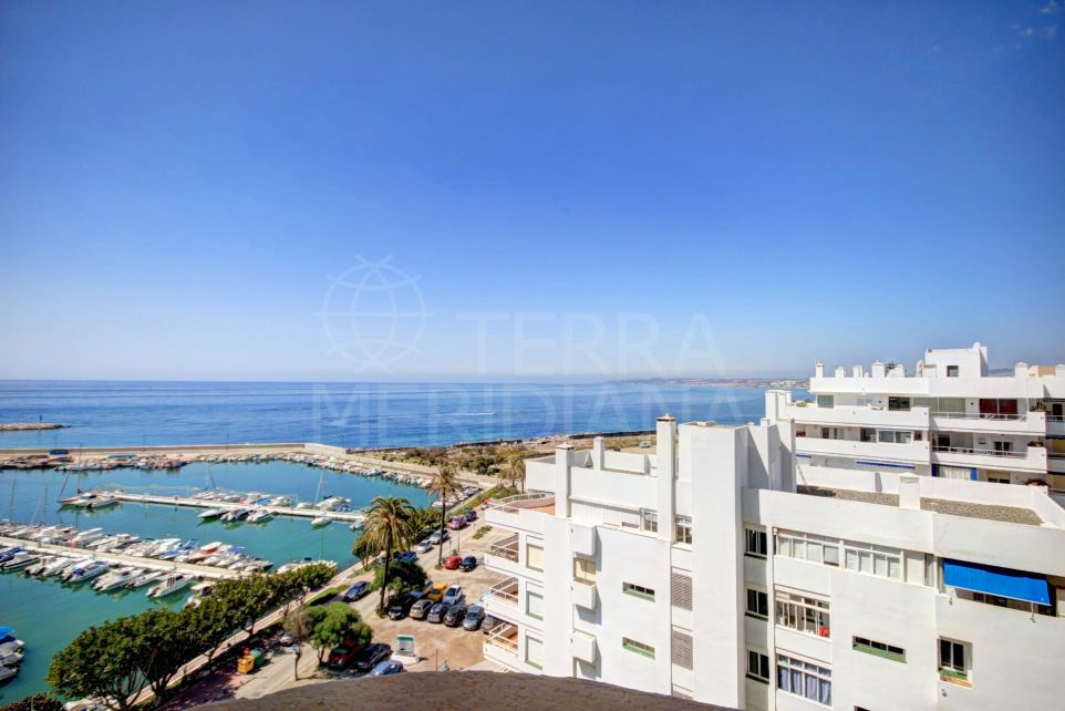 Apartment for rent with excellent sea views and direct access to the port of Estepona