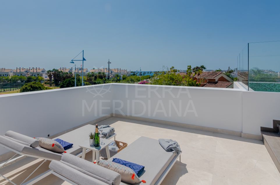 4 bedroom villas for sale walking distance to the beach, San Pedro de Alcantara, Marbella