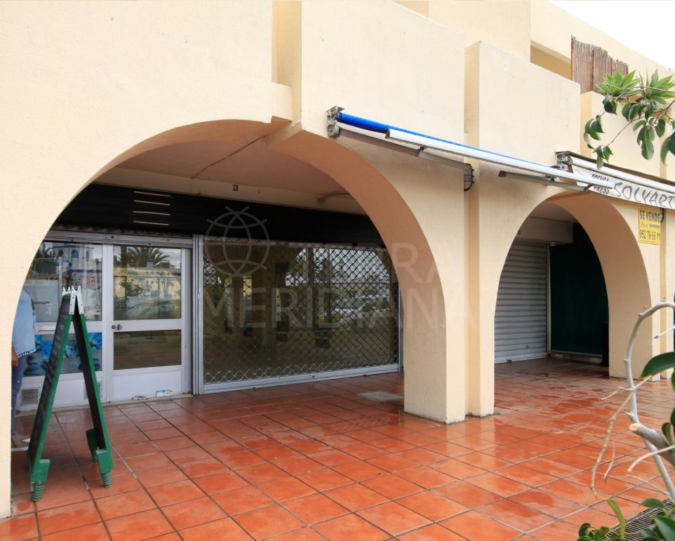 Commercial premises for sale in Estepona Port in an unbeatable location
