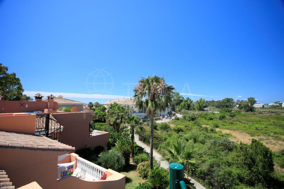 Recently renovated penthouse in Park Beach Estepona, only meters from the beach