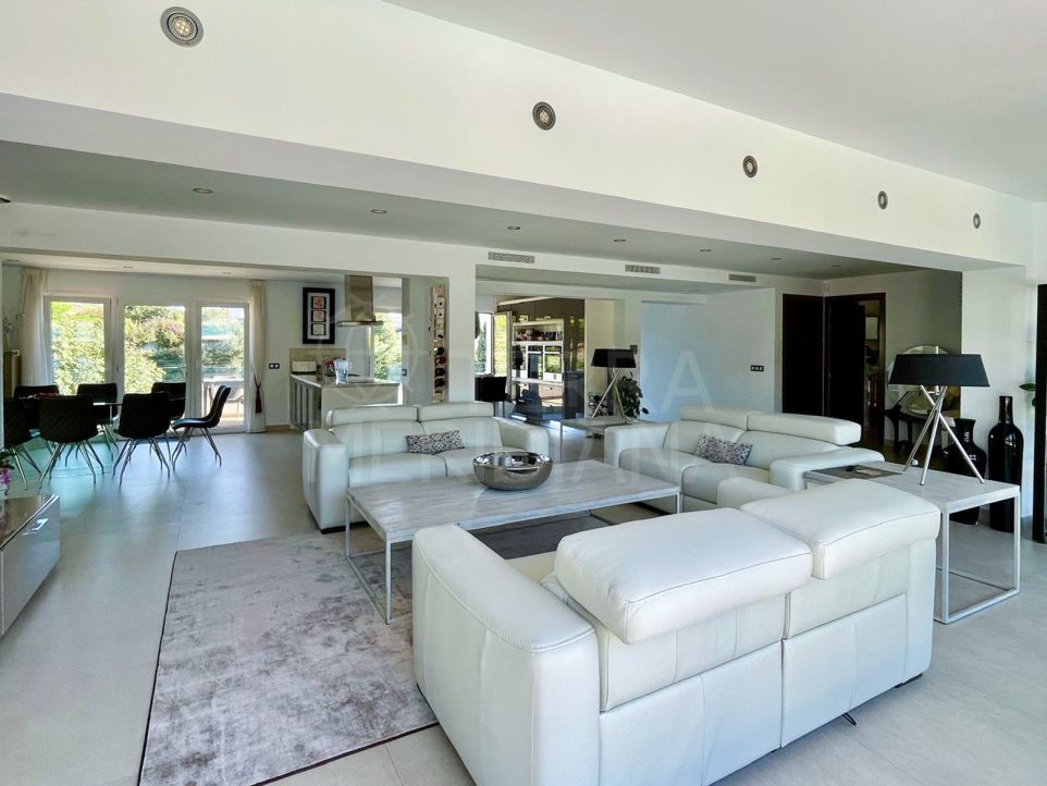 Fully licensed refurbished 8 bedroom boutique hotel for sale in San Pedro, 5 minutes from Puerto Banus