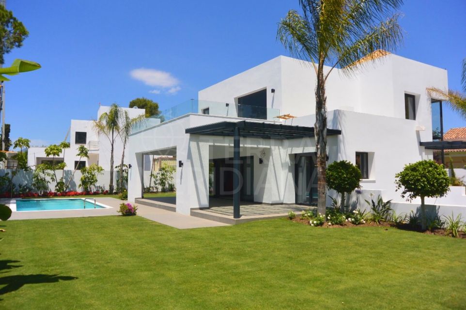 Beachside Contemporary villa with pool and sea views, for sale in the New Golden Mile, Estepona