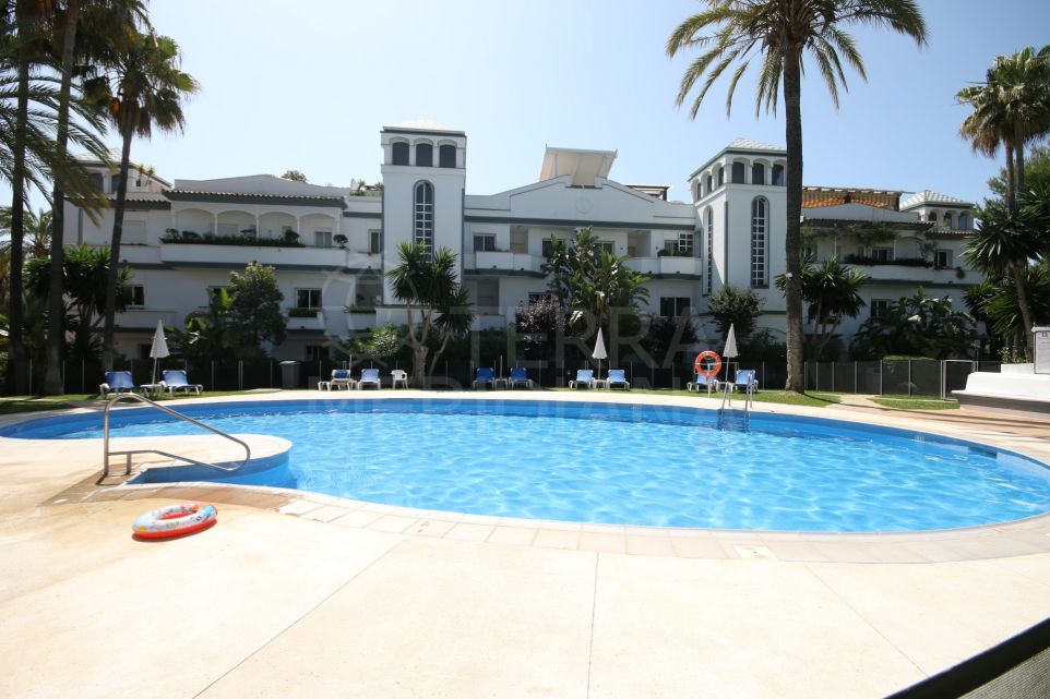 Ground floor apartment for sale in Dominion Beach, a front line beach complex in Estepona