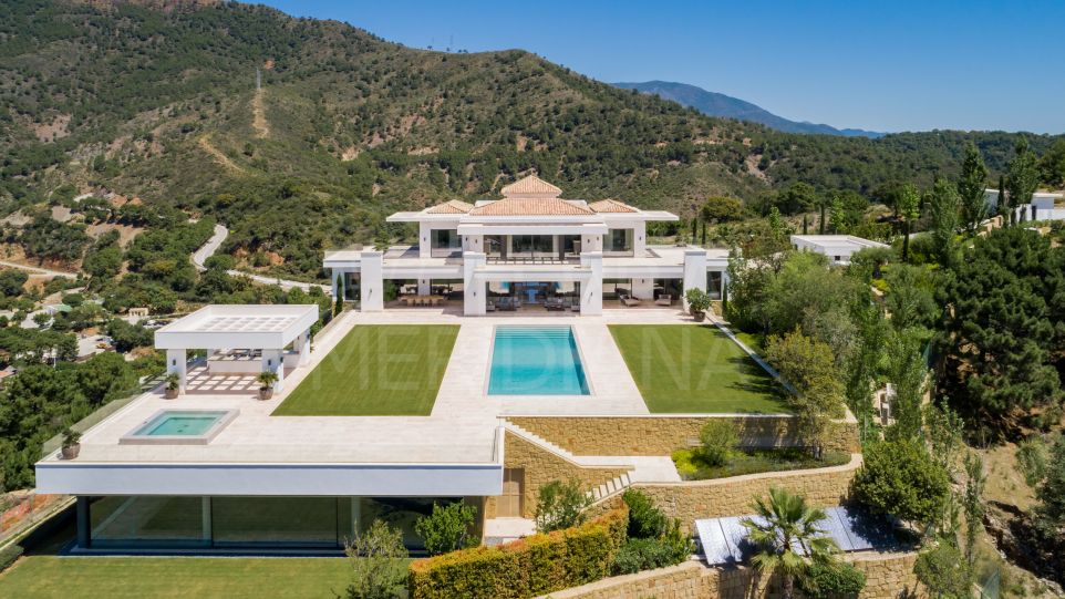 Exclusive: New luxury contemporary villa for sale, with panoramic views in La Zagaleta, Benahavís