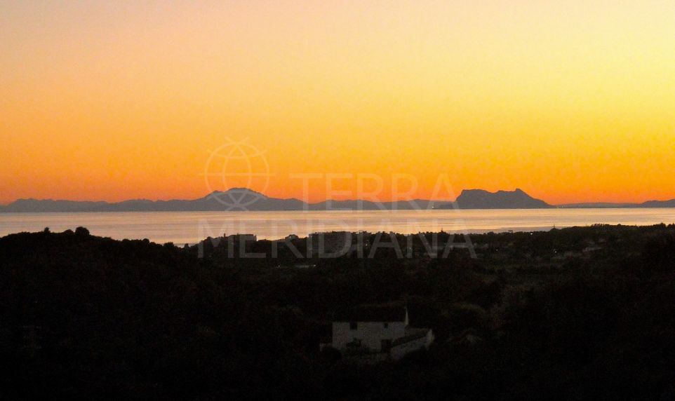 Sizable villa plot for sale with panoramic coastal views on the New Golden Mile, Estepona